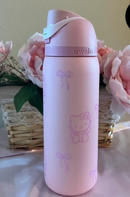Hello Kitty Limited Edition 32 Oz FreeSip Bottle