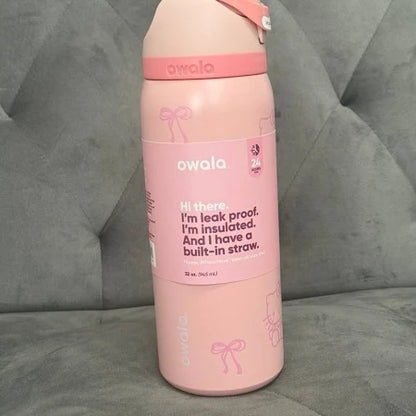 Hello Kitty Limited Edition 32 Oz FreeSip Bottle